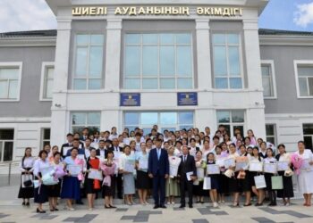 Дарынды оқушылар мен ұстаздарға құрмет көрсетілді