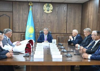 Аудан әкімі ел ағаларын мерейтойларымен құттықтады