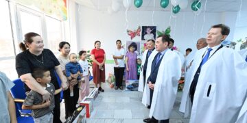 Мерекеде балалар ауруханасының емделушілері сыйлық алды