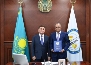 Облыс әкімі аумақтық және азаматтық қорғаныс басқармасының басшысын зейнетке шығарып салды