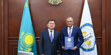 Облыс әкімі аумақтық және азаматтық қорғаныс басқармасының басшысын зейнетке шығарып салды