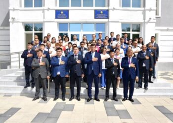 Шиеліліктер жұмыс күнін мемлекеттік гимнін орындаудан бастады