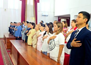 Жаңақорғандықтар жұмыс күнін мемлекеттік гимн орындаудан бастады