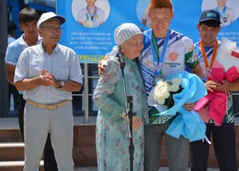 Жаңақорғандықтар Азия чемпионатында жеңіске жеткен спортшыларды қошеметпен қарсы алды
