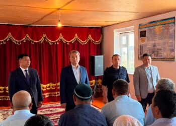 Қазалы: Аудан әкімі Қарақұм беткейдегі Шәкен ауылына барды