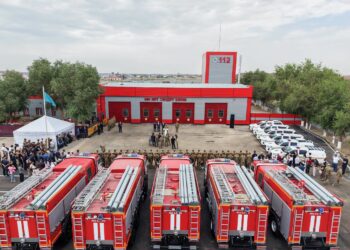 Облыс әкімі жаңа техникалар мен жеңіл көліктердің кілтін табыстады