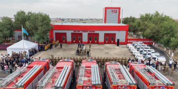 Облыс әкімі жаңа техникалар мен жеңіл көліктердің кілтін табыстады