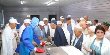 Ардагерлер Аралдың балық шаруашылығымен және тарихи мұраларымен танысты