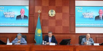 Қазалы ауданының басшысы Телағыс Бұхарбайды 70 жас мерейтойымен құттықтады