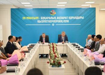 Қазалы ауданының әкімі бақ өкілдерін кәсіби мерекемен құттықтады