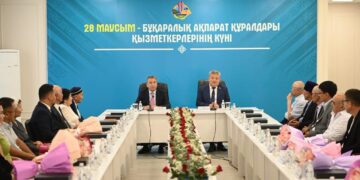Қазалы ауданының әкімі бақ өкілдерін кәсіби мерекемен құттықтады