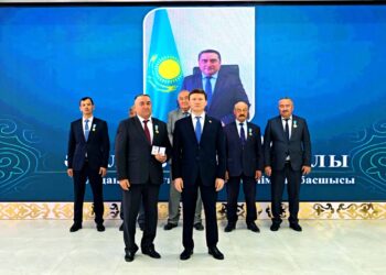 Жаңақорғандық мемлекеттік қызметкерлер марапат төрінен көрінді