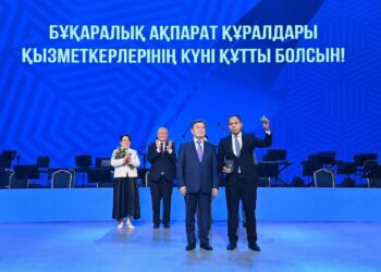 Кәсіби мерекеде өңірлік бақ қызметкерлері баспаналы болды