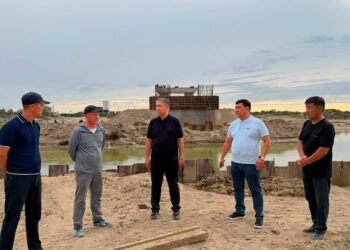 Аудан әкімі Қарлан көпірінің құрылыс жұмыстарын көрді