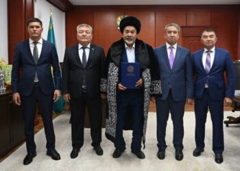 Аудан әкімі сала мамандарын зейнет демалысына шығарып салды