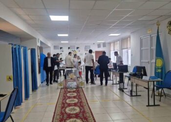ҚАЗАЛЫ ҚАЛАСЫНДАҒЫ №66 САЙЛАУ УЧАСКЕСІНДЕ ӘУЛЕТТІҢ ТӨРТ БУЫН ӨКІЛІ ДАУЫС БЕРДІ