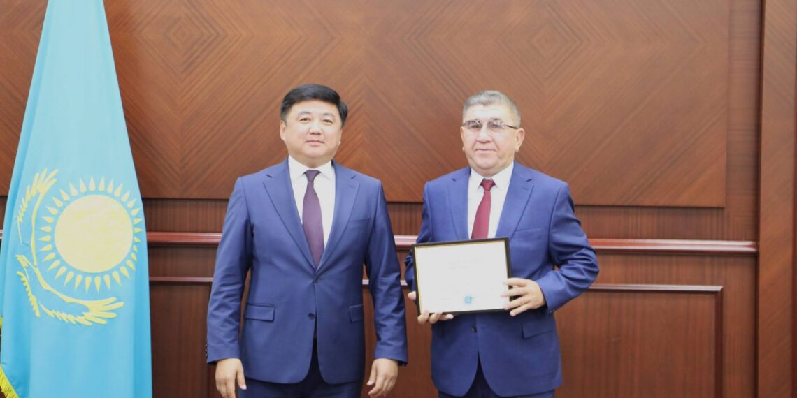 Құрылтай сайлауында белсенділік танытқан азаматтар марапатталды
